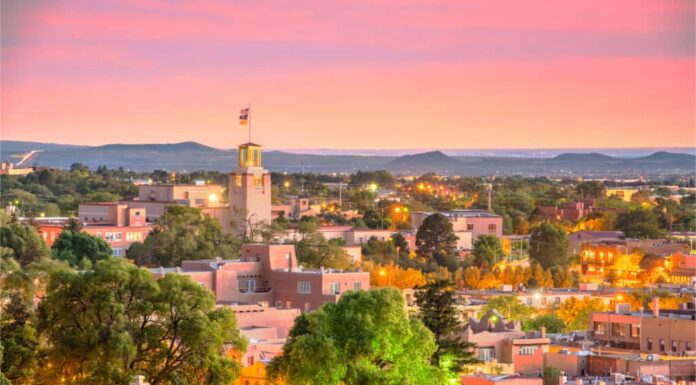 Scopri le 5 città più grandi del Nuovo Messico (per popolazione, area totale e impatto economico)
