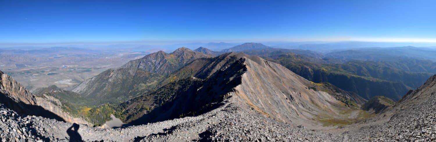 Viste panoramiche autunnali del Monte Nebo Wilderness escursionismo dal picco di 11.933 piedi, il picco più alto della catena montuosa Wasatch dello Utah, Uinta National Forest, Stati Uniti.  STATI UNITI D'AMERICA.