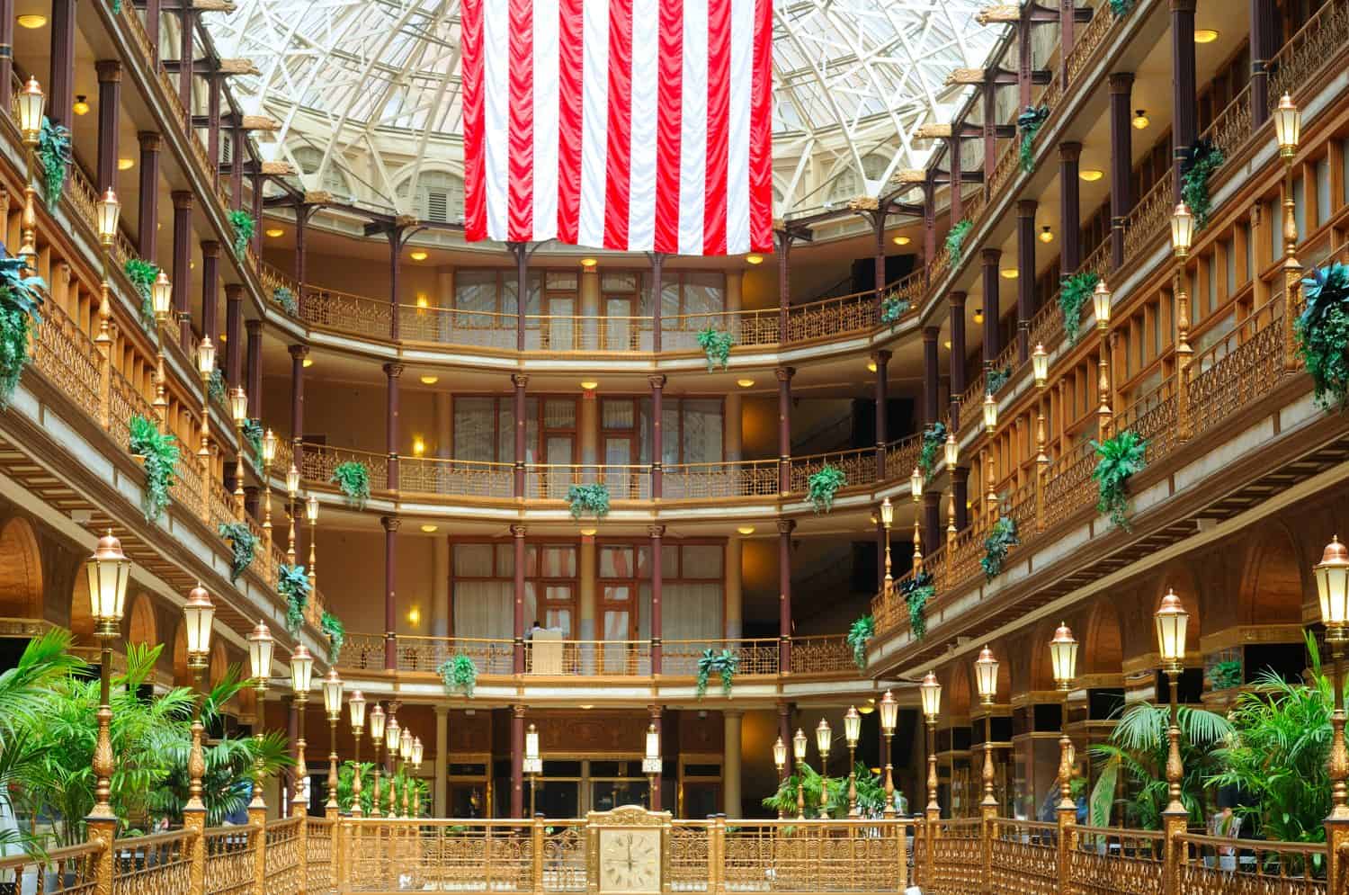 Vista interna dell'elegante vecchia sala giochi di Cleveland Ohio, uno dei monumenti più antichi della città