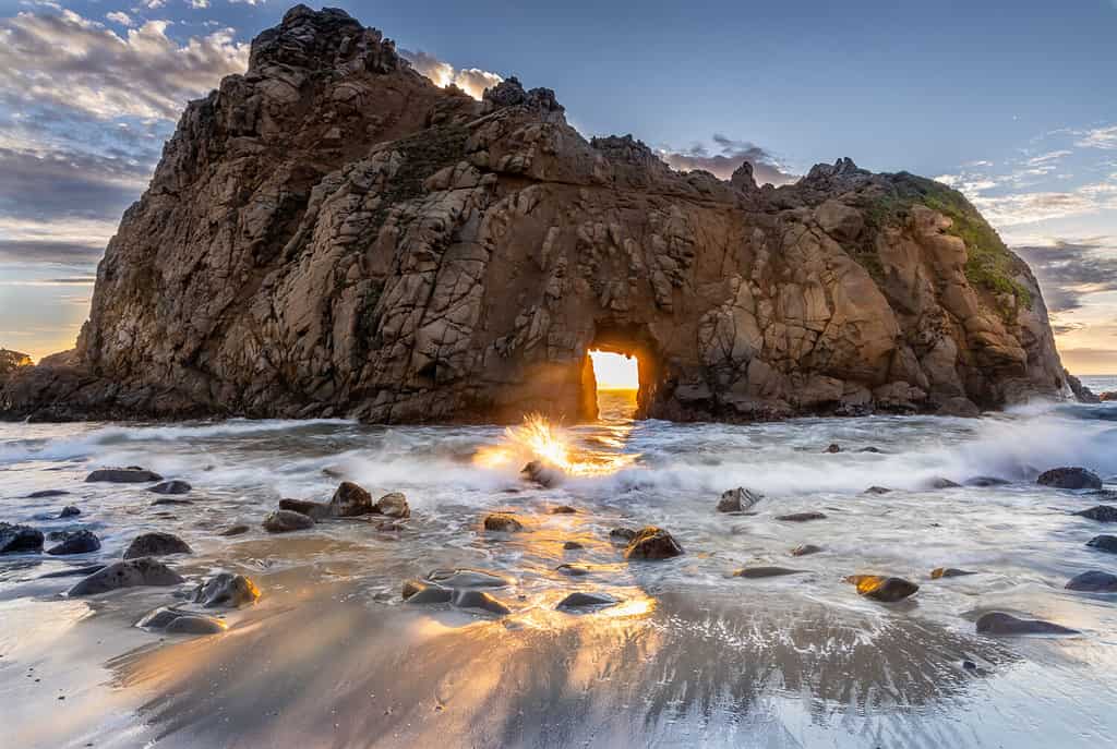 Portale del sole a Pfeiffer Beach Big Sur