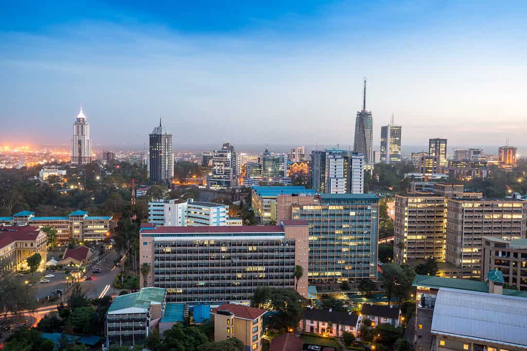 Paesaggio urbano moderno di Nairobi - capitale del Kenya, Africa orientale