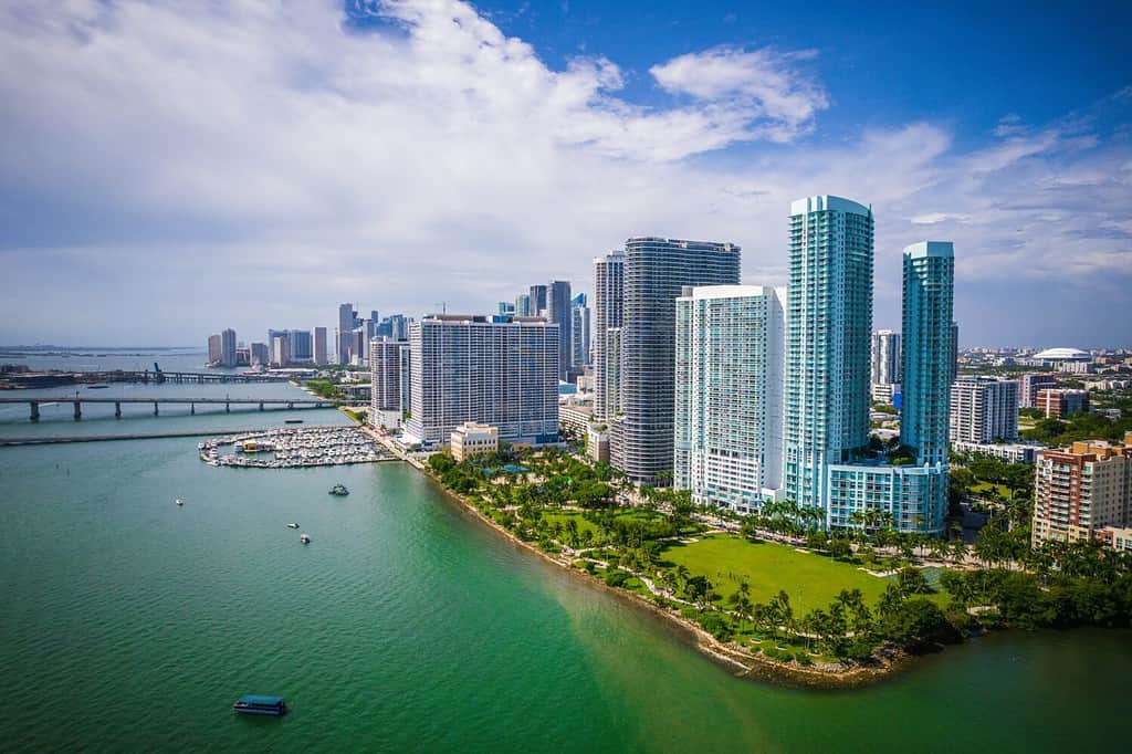 Drone aereo della bellissima Miami Biscayne Bay Florida