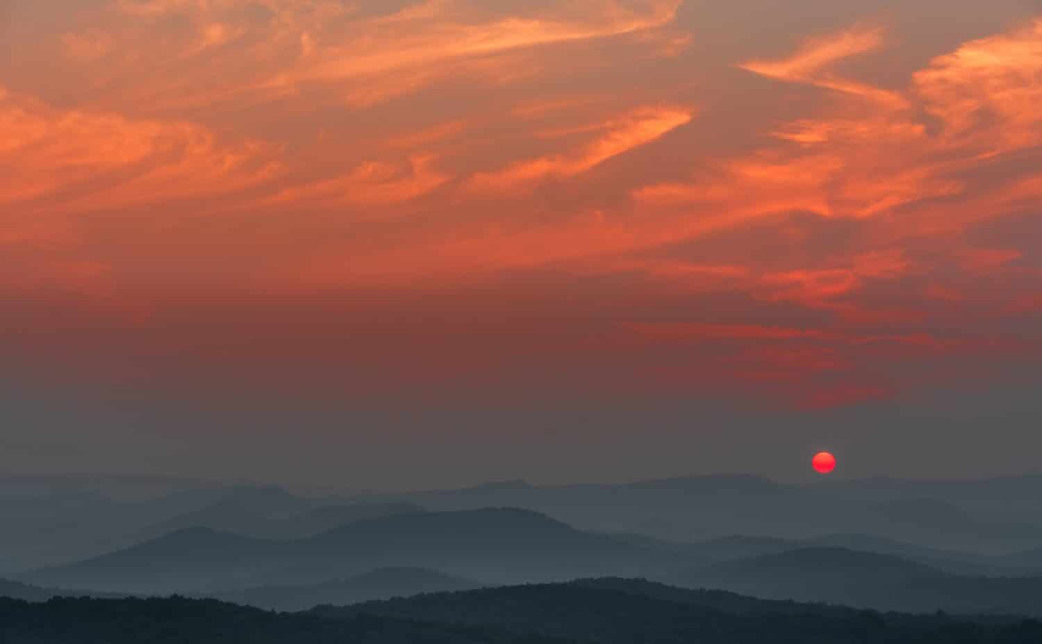 Tramonto sulle montagne Cohutta nella Georgia del Nord.