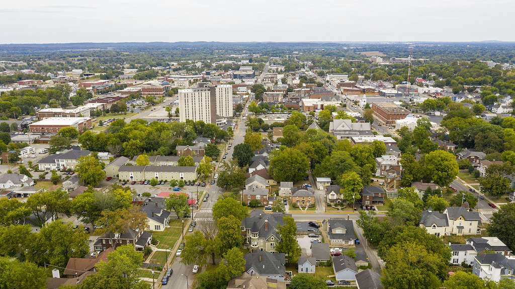 Giornata nuvolosa Veduta aerea dell'area urbana del centro cittadino di Bowling Green Kentucky