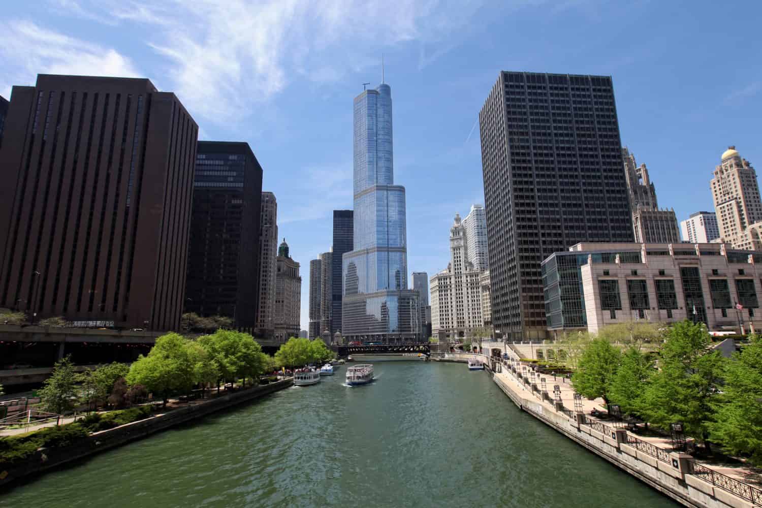 Chicago - Il Trump International Hotel and Tower e il fiume Chicago