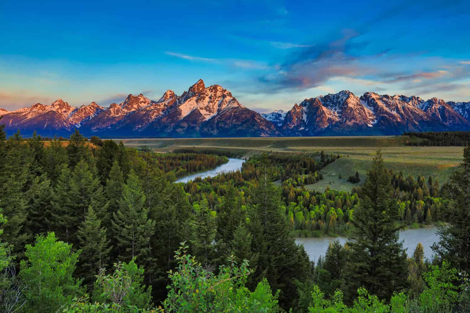 Alba dallo Snake River Overlook nel Wyoming con i Grand Tetons sullo sfondo.