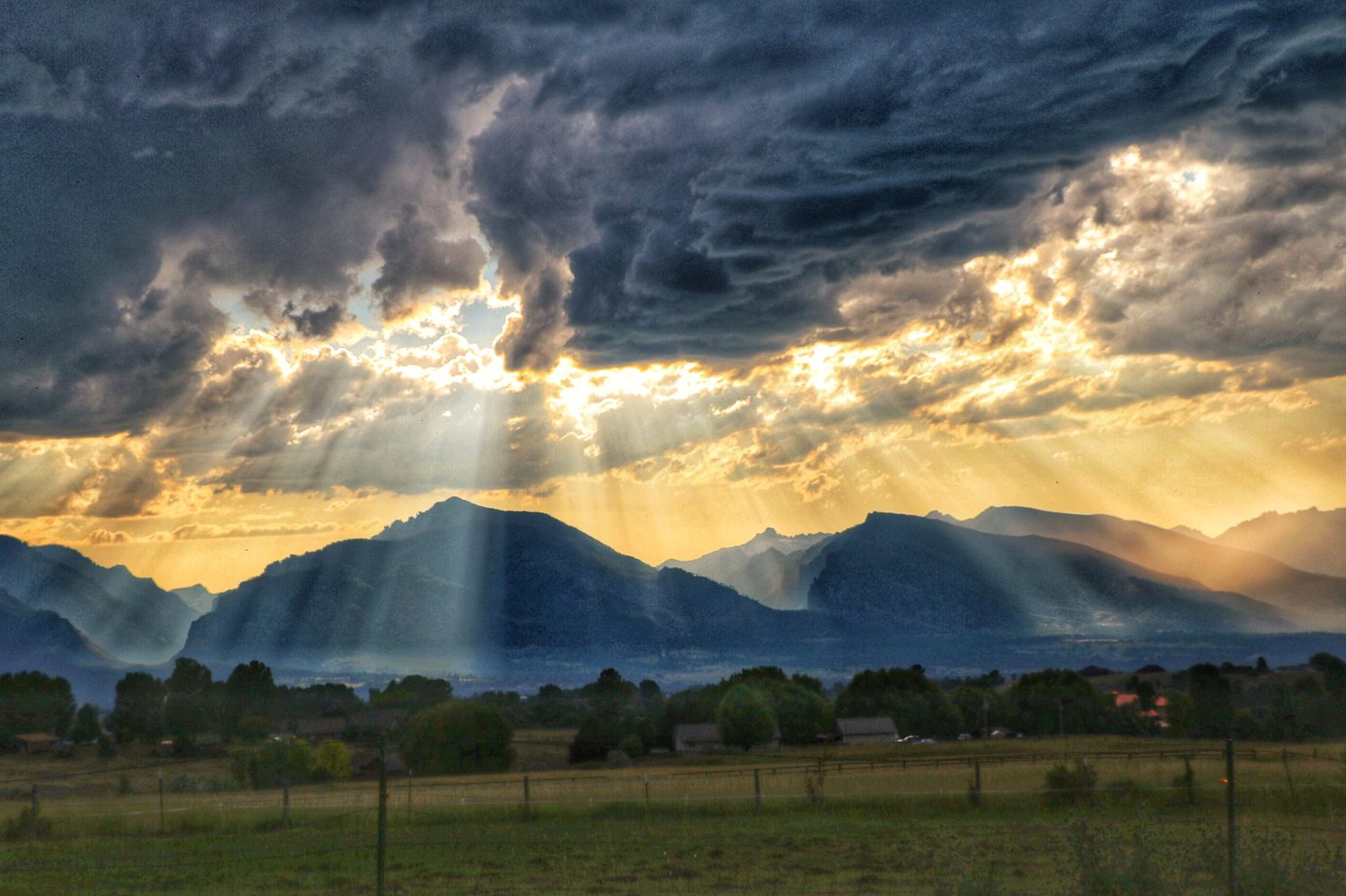 Montana occidentale, tramonto della montagna di Bitterroot