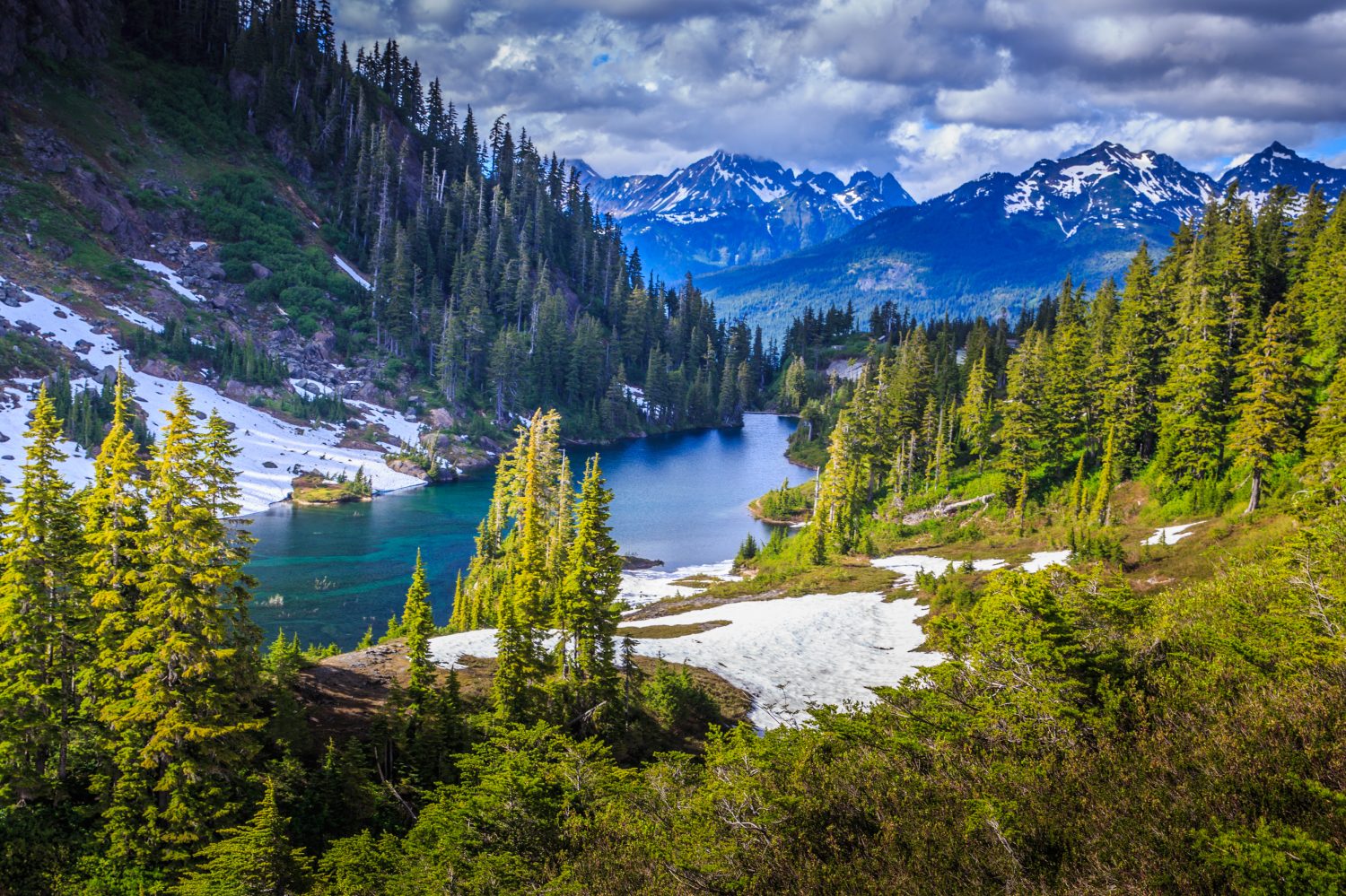 Bellissima fotografia paesaggistica del Glacier National Park nel Montana USA