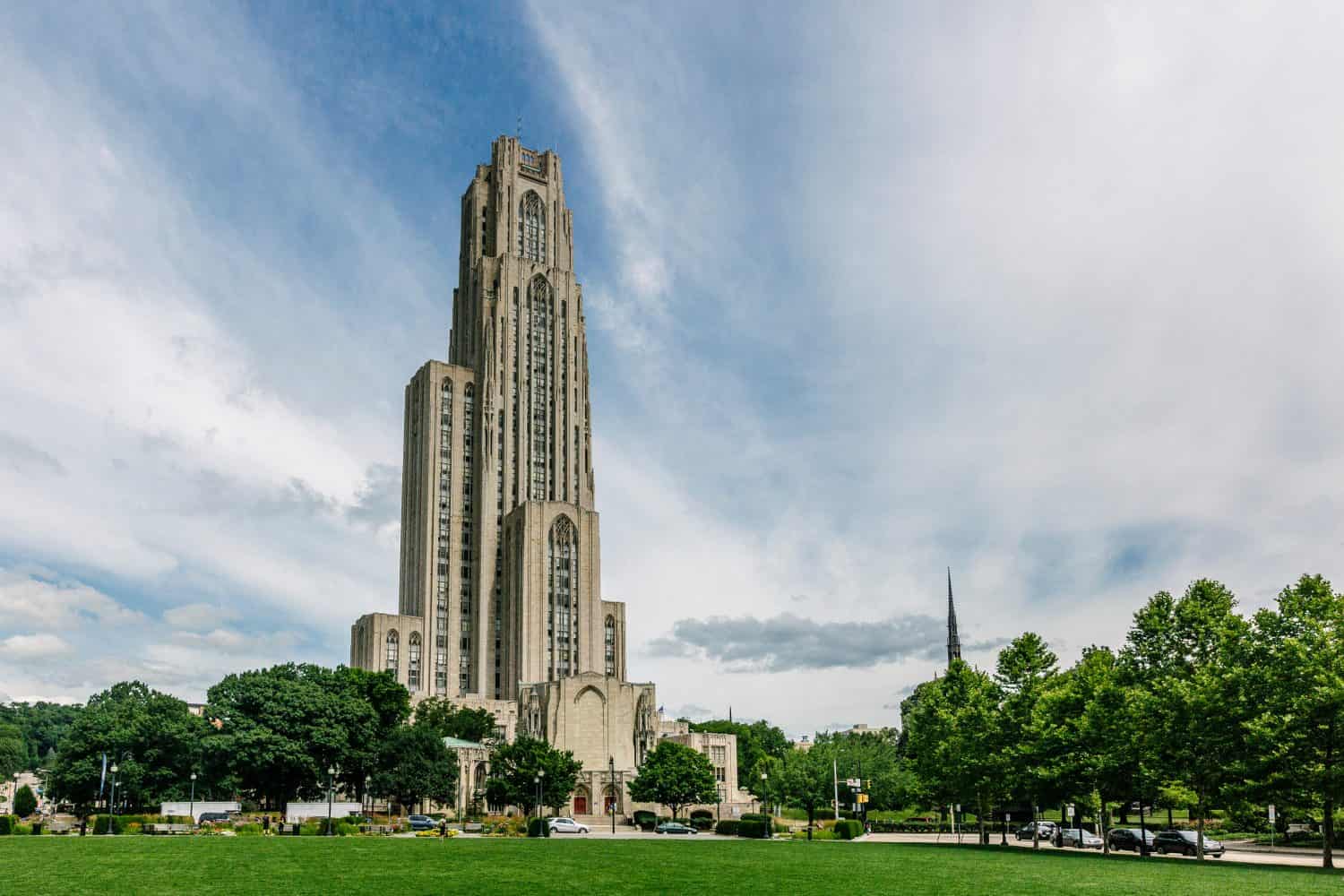 Cathedral of Learning , una cattedrale tardo gotica di 42 piani, nel campus principale dell'Università di Pittsburgh a Pittsburgh, USA