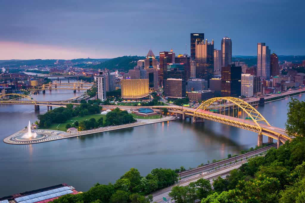 Vista serale di Pittsburgh dalla cima del Duquesne Incline a Mount Washington, Pittsburgh, Pennsylvania.