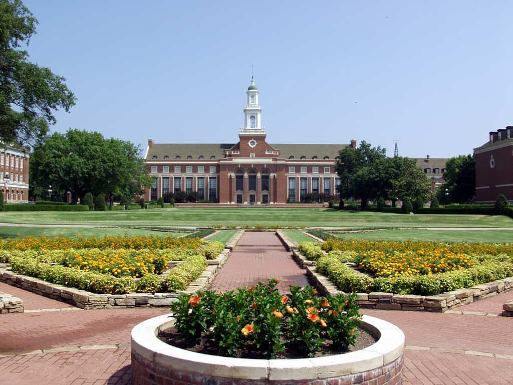 Biblioteca Edmon Low e giardini formali, Università statale dell'Oklahoma