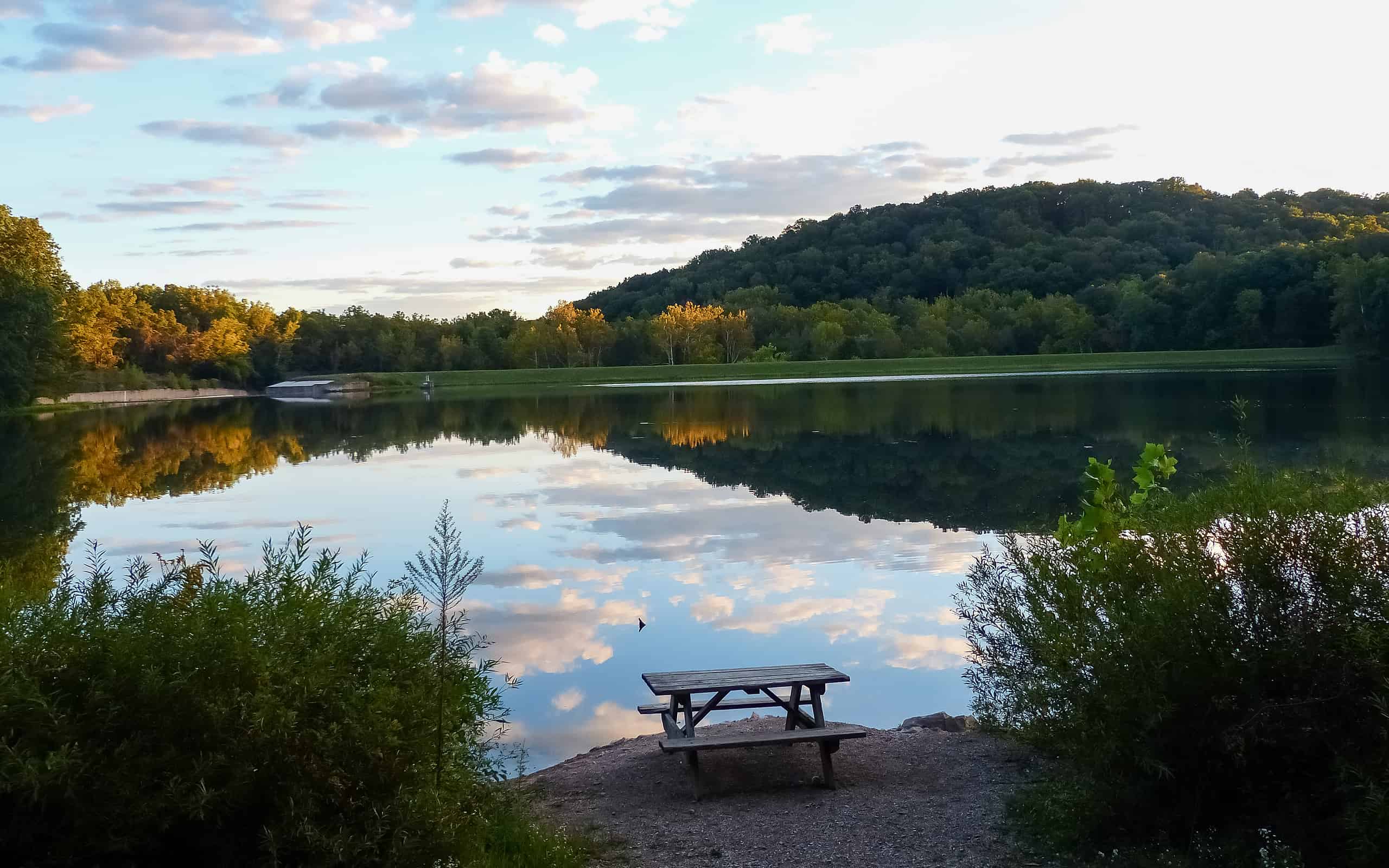 vista lago al tramonto nella contea di Brown - Indiana