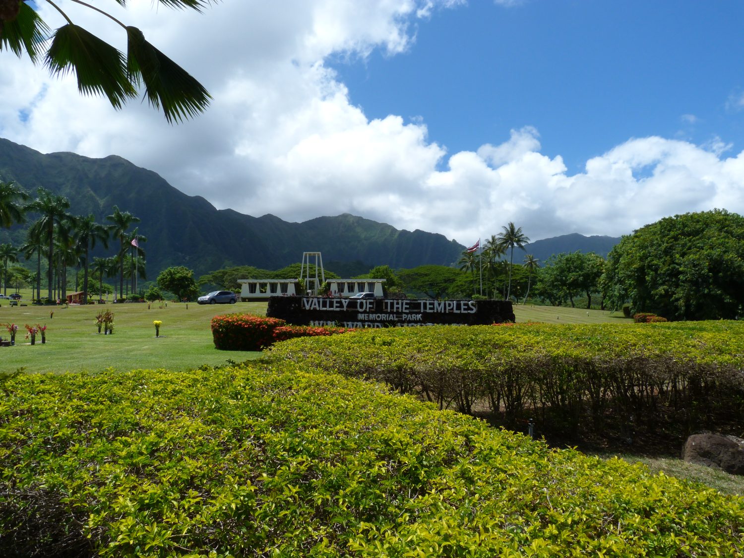 Valle dei Templi, Oʻahu ai piedi dei monti Koʻolau, vicino alla città di Kāneʻohe