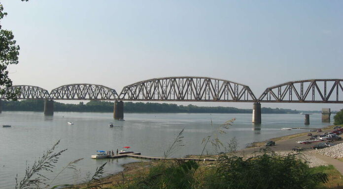 Henderson Bridge - Lato meridionale del ponte ferroviario di Louisville e Nashville che attraversa il fiume Ohio a Henderson, Kentucky