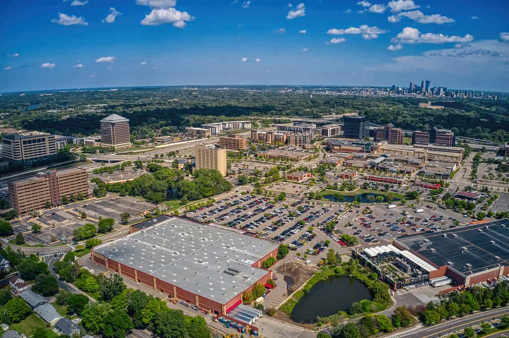 Veduta aerea del quartiere degli affari di St. Louis Park nelle Twin Cities, Minnesota Metro