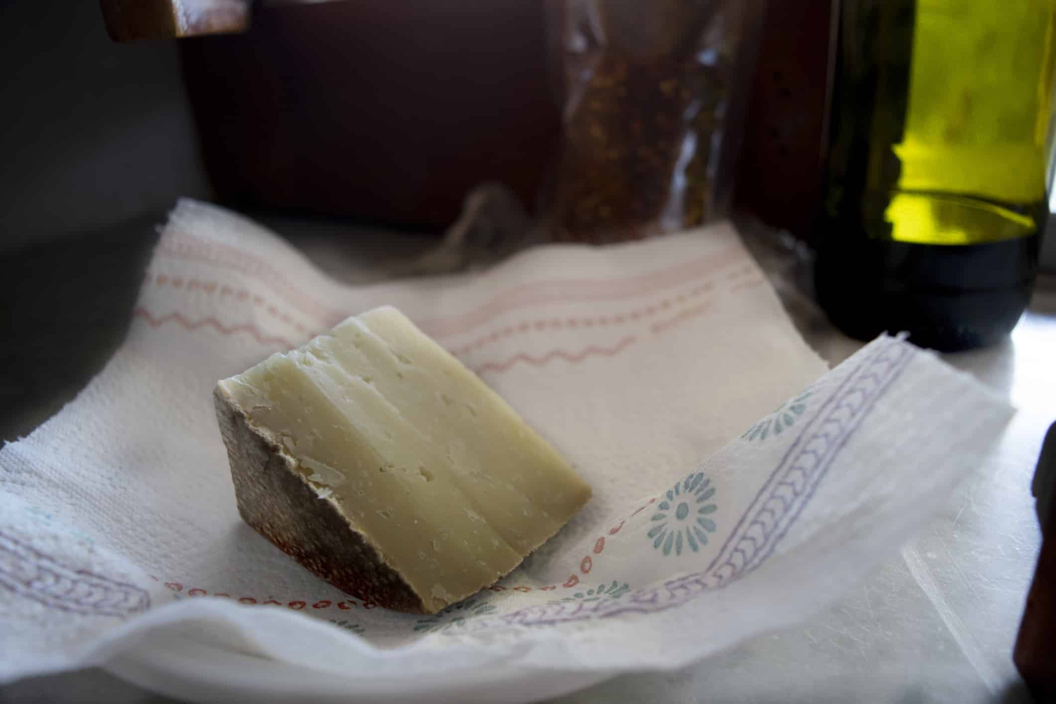 spicchio di pecorino sardo