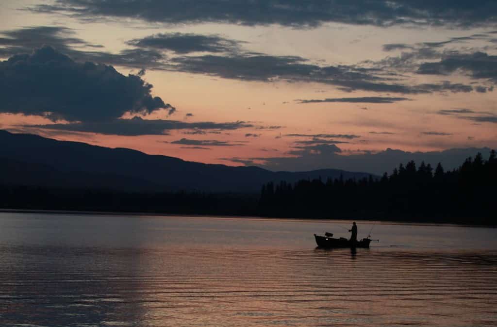 Pesca sul lago Seeley Montana