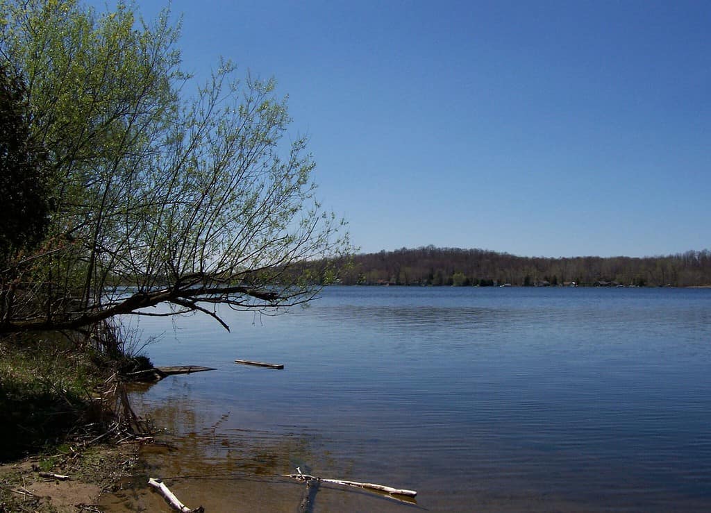 Veduta di Long Lake, nella contea di Fond du Lac, WI