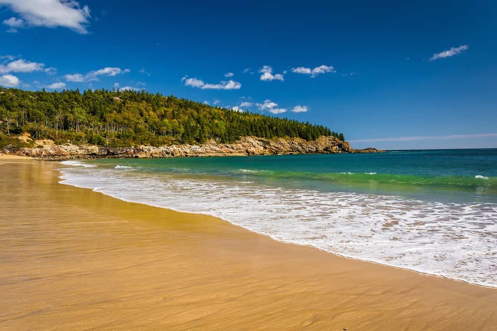 La spiaggia di sabbia, nel Parco Nazionale di Acadia, nel Maine.