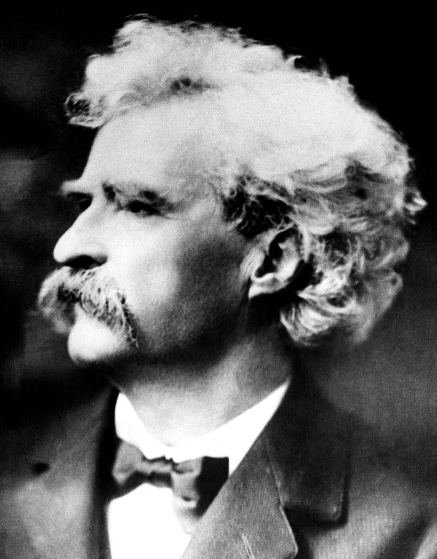 Lo scrittore americano Mark Twain, (alias Samuel Clemens), (1835-1910), c.  1900.