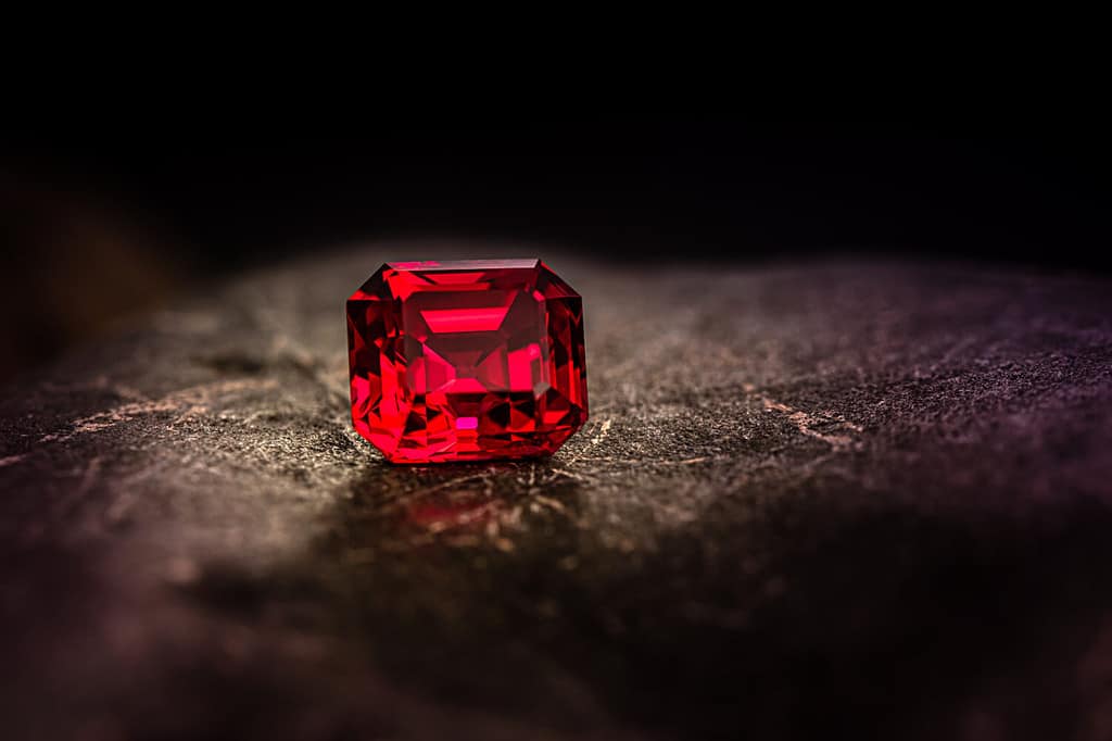 Rosso Rubino.  Preziosa pietra preziosa rossa