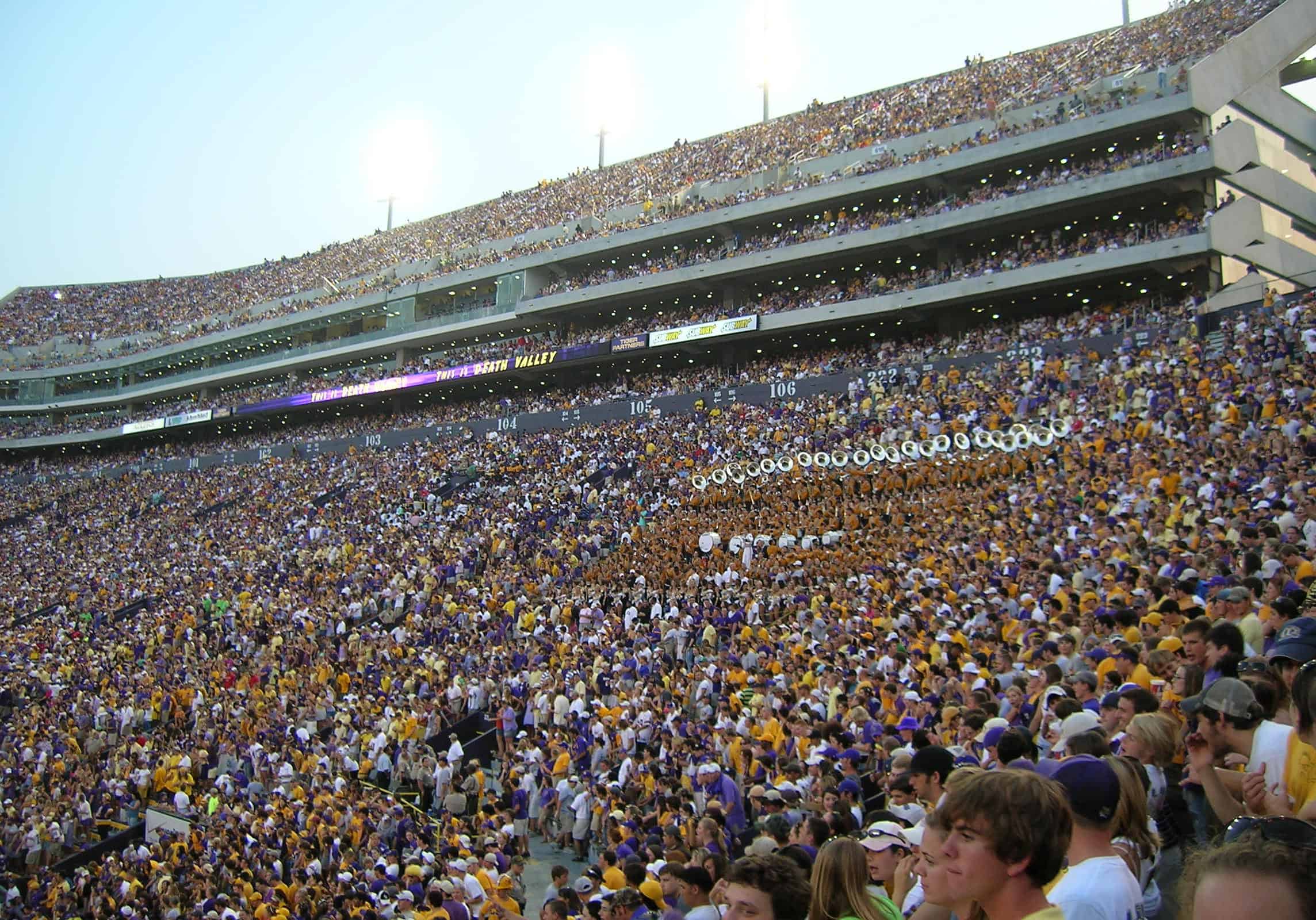 Veduta del lato ovest del Tiger Stadium.  Louisiana-Lafayette Ragin' Cajuns contro LSU Tigers, 2 settembre 2006.