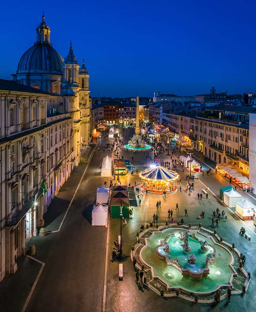 Piazza Navona a Roma nel periodo natalizio.  Italia.
