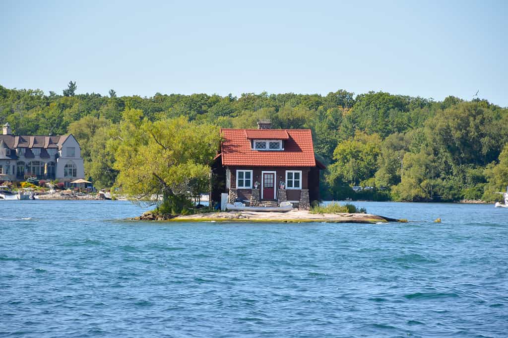 L'isola di Just Room Enough.  1000 Isole e Kingston nell'Ontario, Canada