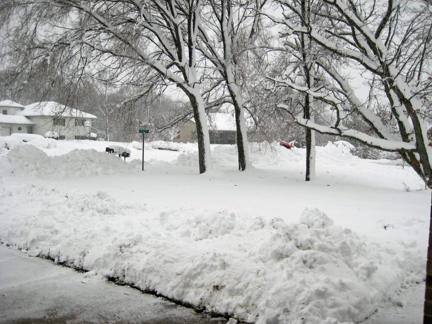 Neve alta derivante da una bufera di neve del Wisconsin in inverno