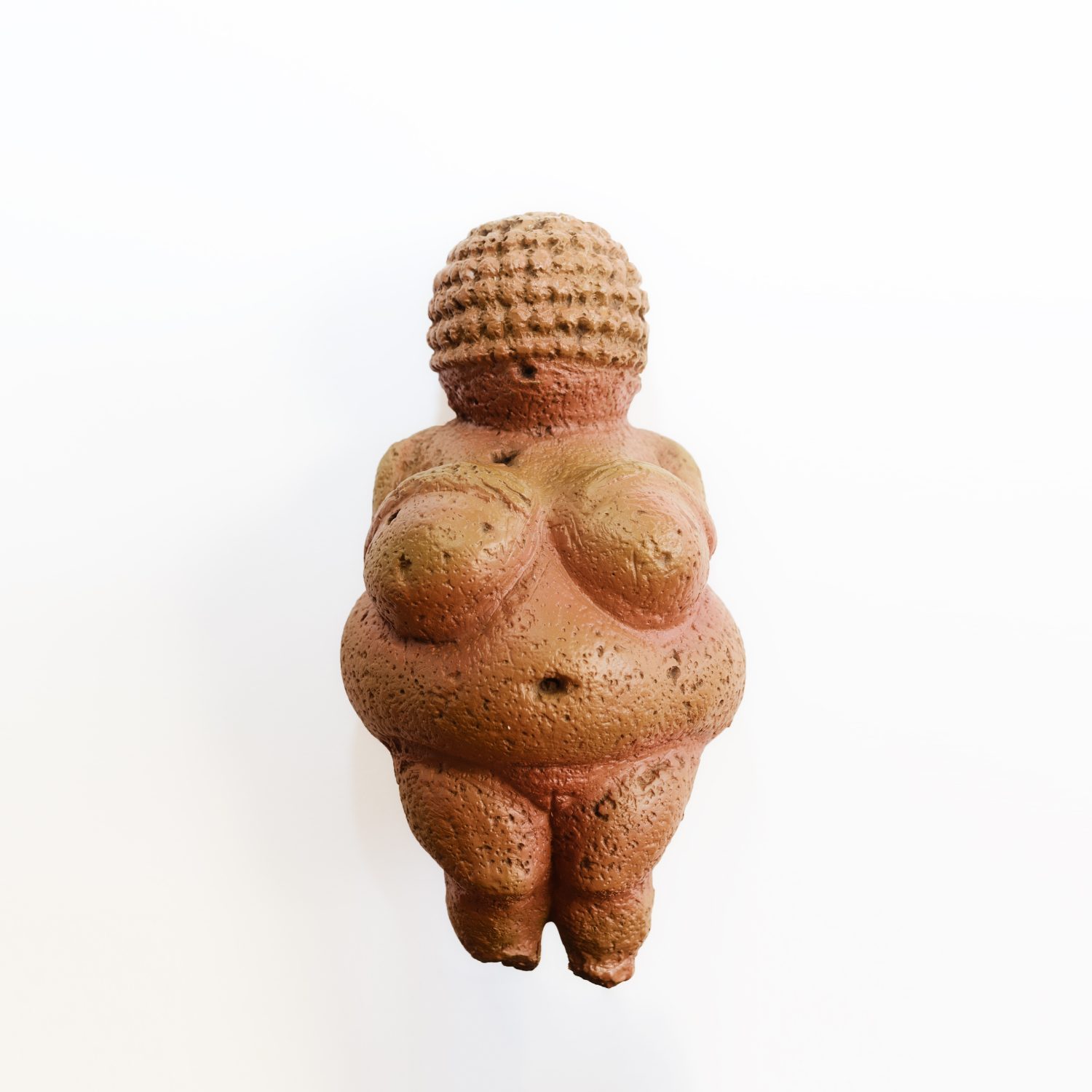 Statuetta della Venere di Willendorf, copia esatta dell'originale.  Antico simbolo della maternità e della fertilità.