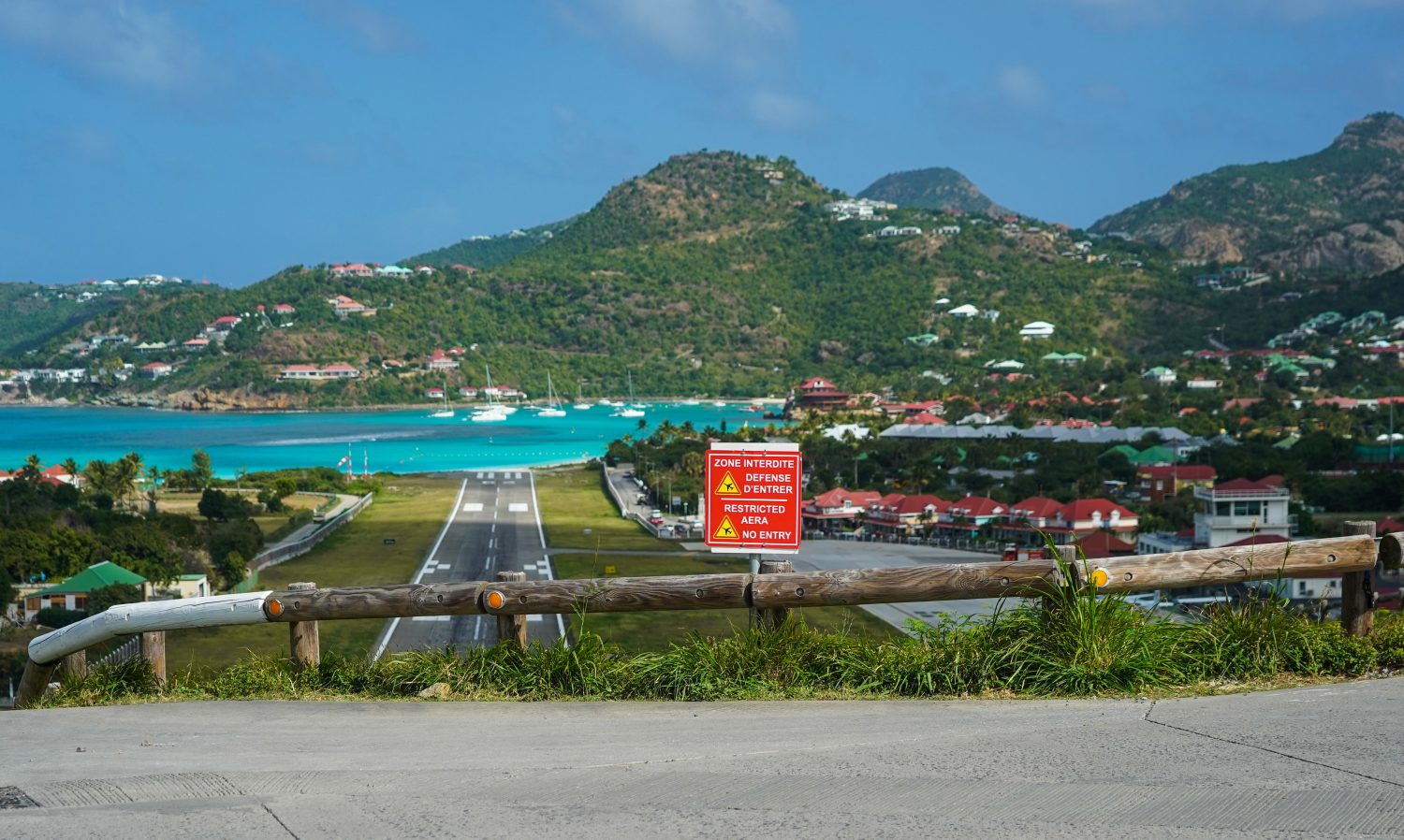 Segnale di pericolo dell'aeroporto a St Barts, Antille francesi