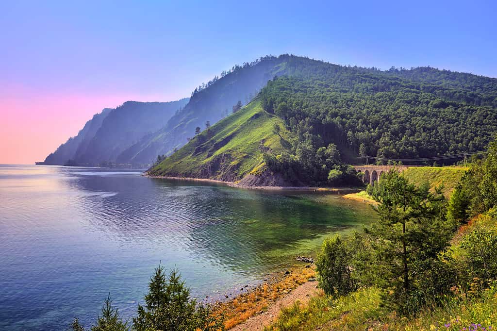 Paesaggio del Baikal: parte del paese più freddo del mondo