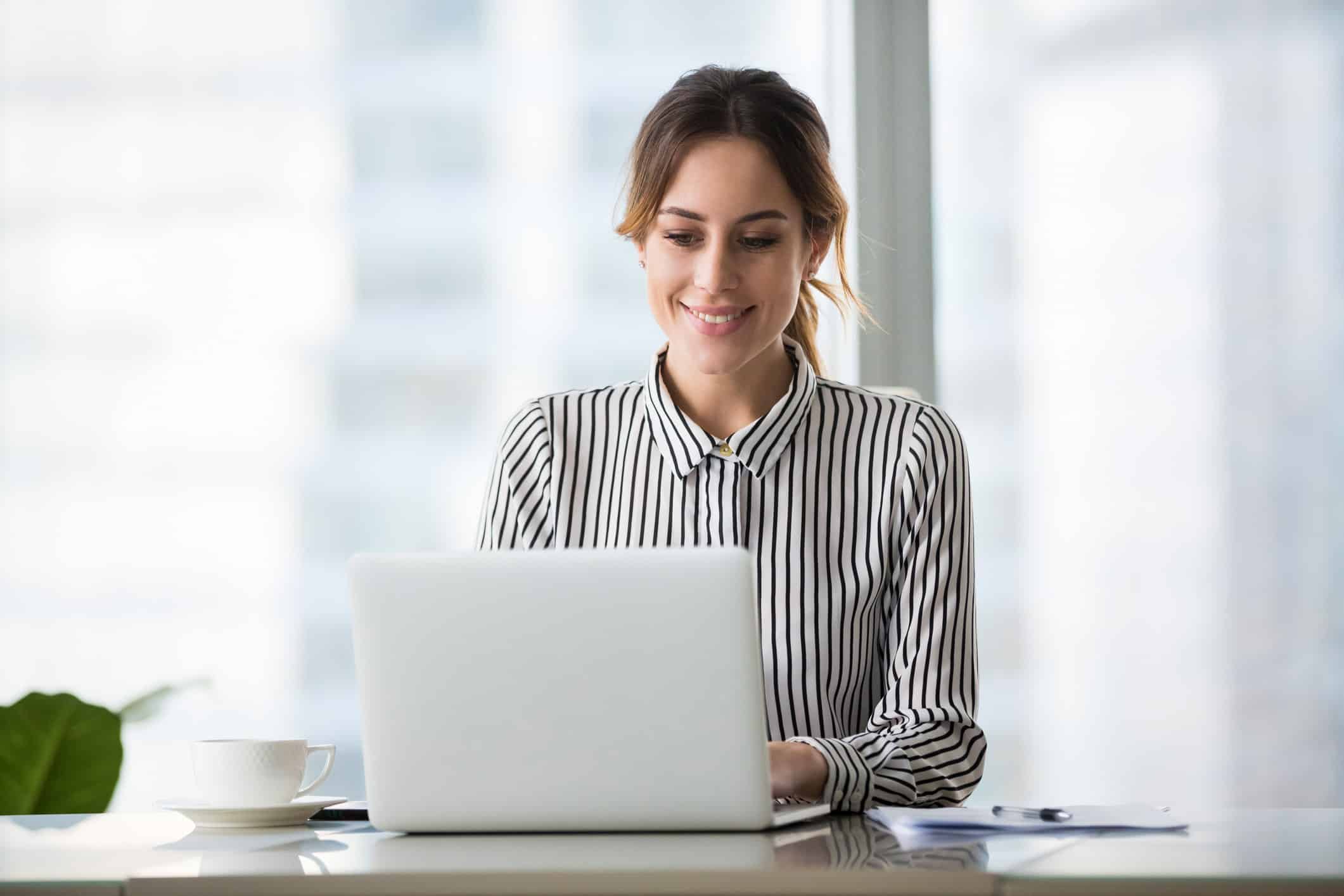 Laptop, Donne, Solo una donna, Ufficio, Computer