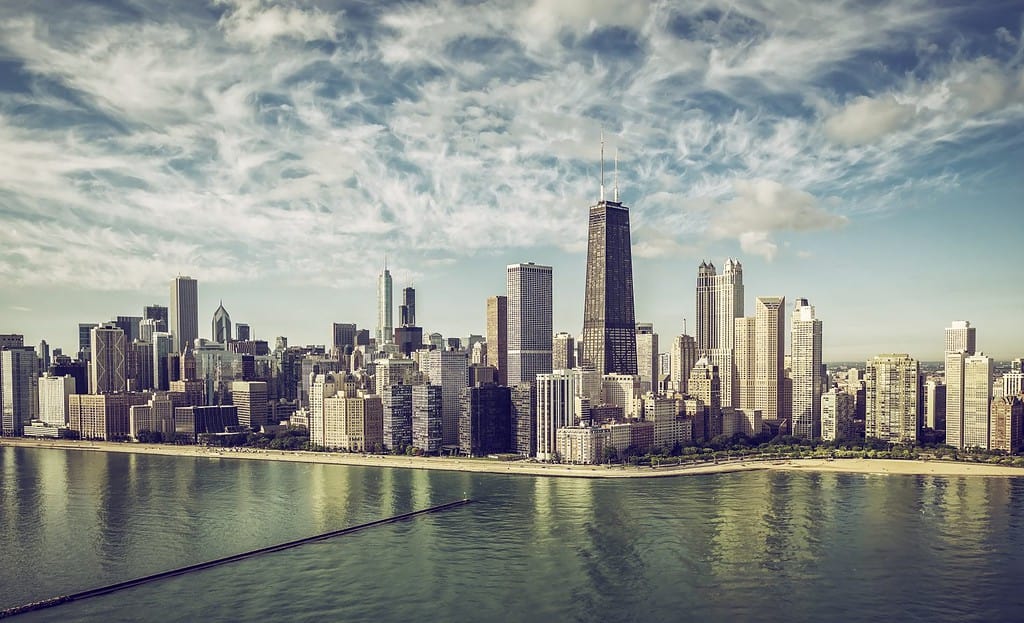 Grattacieli di vista aerea dello skyline di Chicago sulla spiaggia, colori vintage