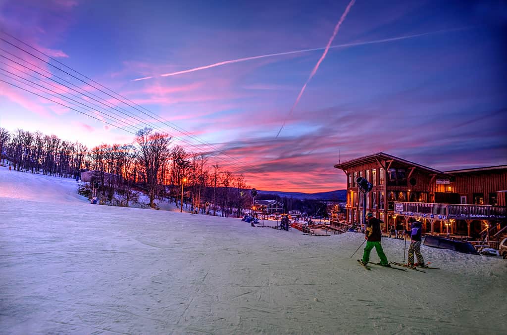 Scopri 5 affascinanti città sciistiche nel West Virginia questo inverno
