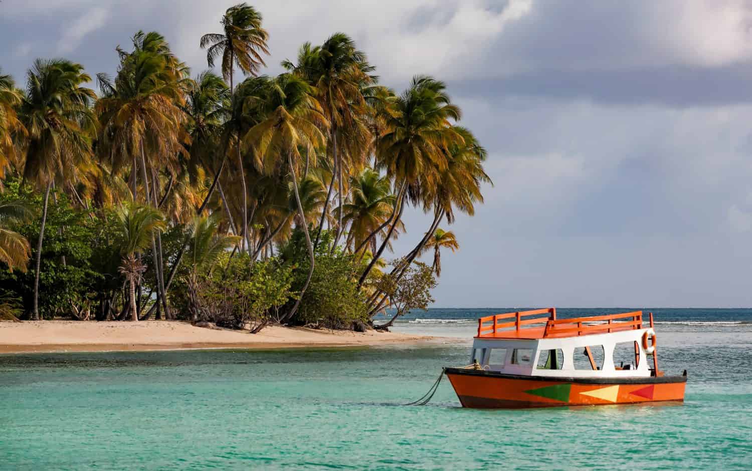 Pigeon Point, Tobago, Trinidad e Tobago, Caibbean, Indie Occidentali, piccola spiaggia a Trinidad e Tobago,bellissimo tramonto