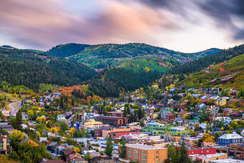 Park City, Utah, Stati Uniti d'America centro in autunno al crepuscolo.