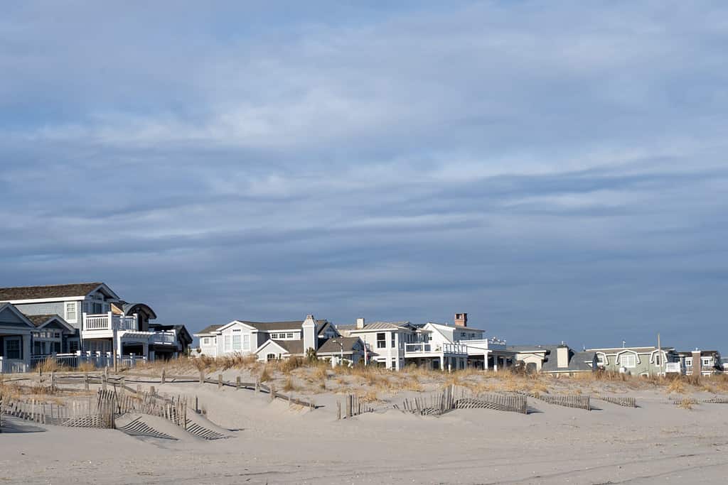 Cieli blu e case sulla spiaggia, Avalon, New Jersey