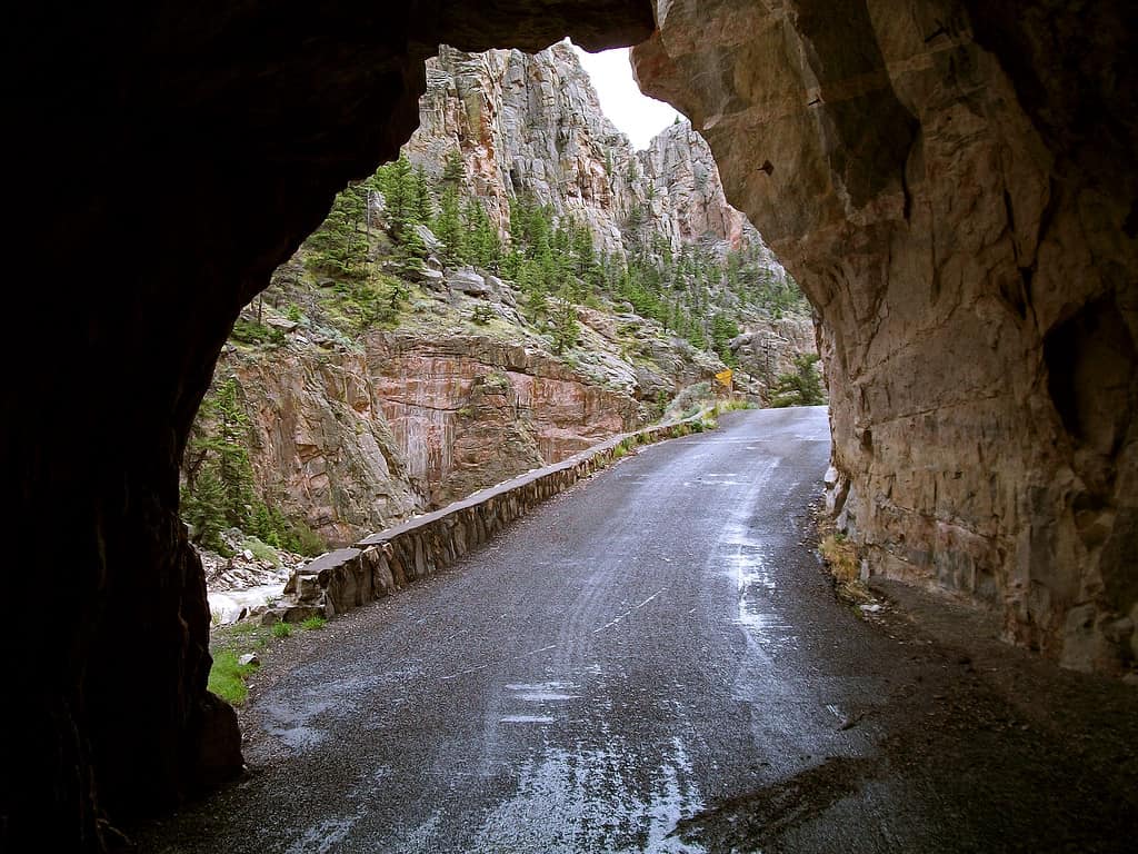 La diga di Buffalo Bill è quasi piena a Cody, Wyoming, USA