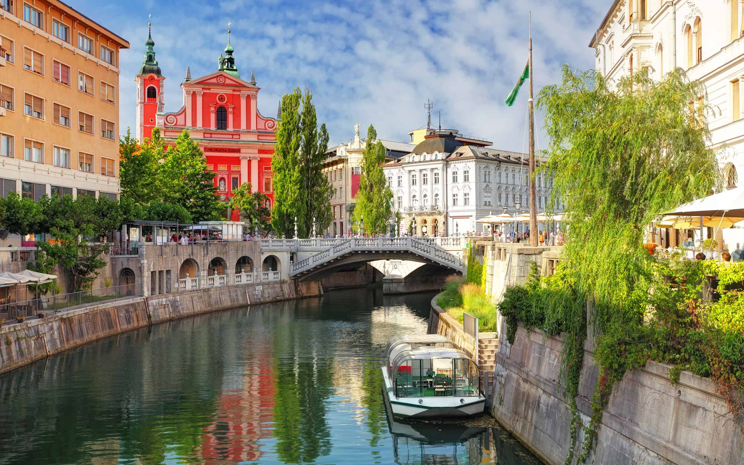 Lubiana - Slovenia (Chiesa e fiume Ljubljanica)