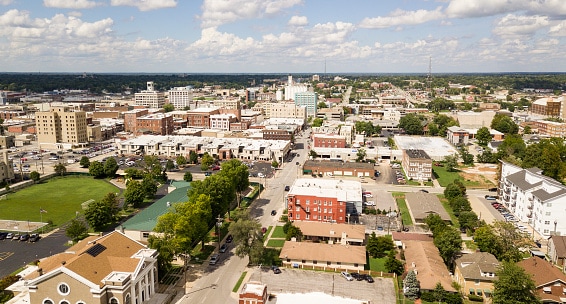 Vista aerea pittoresco affascinante e umile su Springfield Missouri