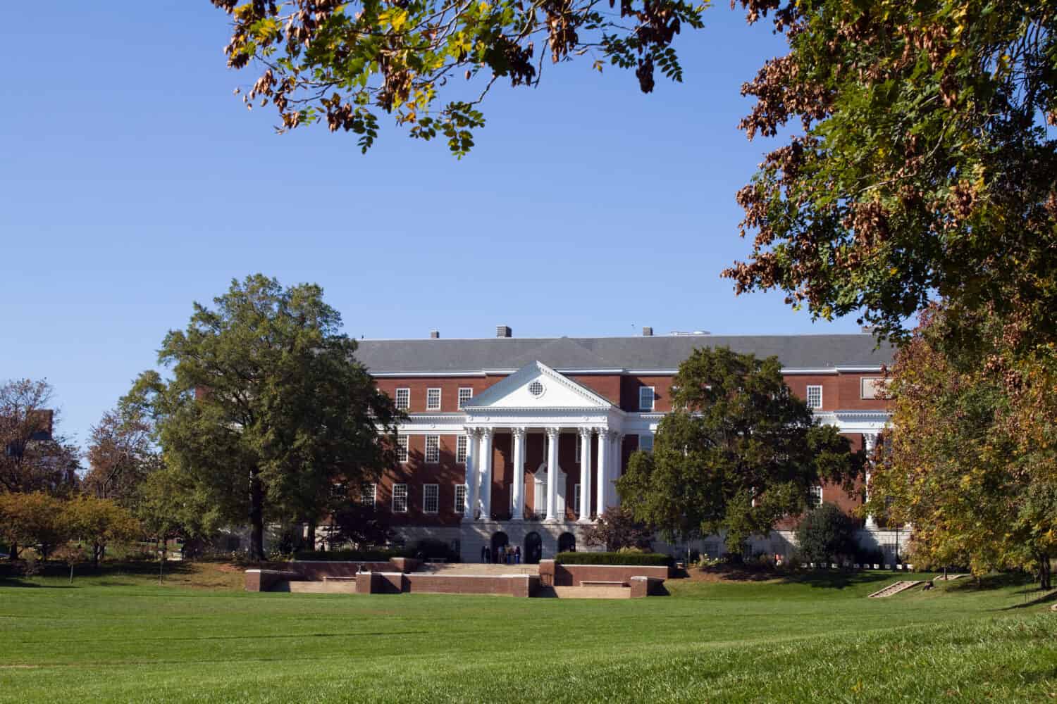 Biblioteca e campus dell'Università del Maryland situati a College Park, MD.