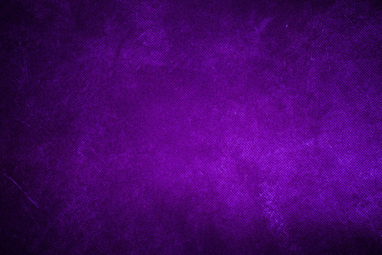 Tela con texture di sfondo viola.
