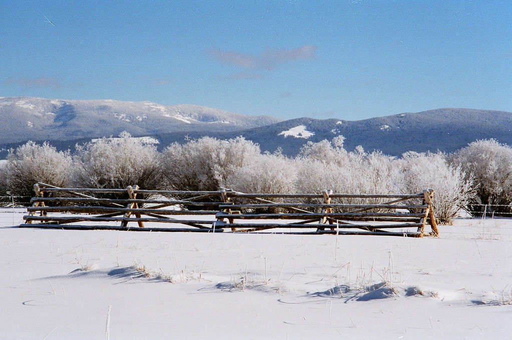 GIORNATA MOLTO FREDDA VICINO A WISDOM, MONTANA.