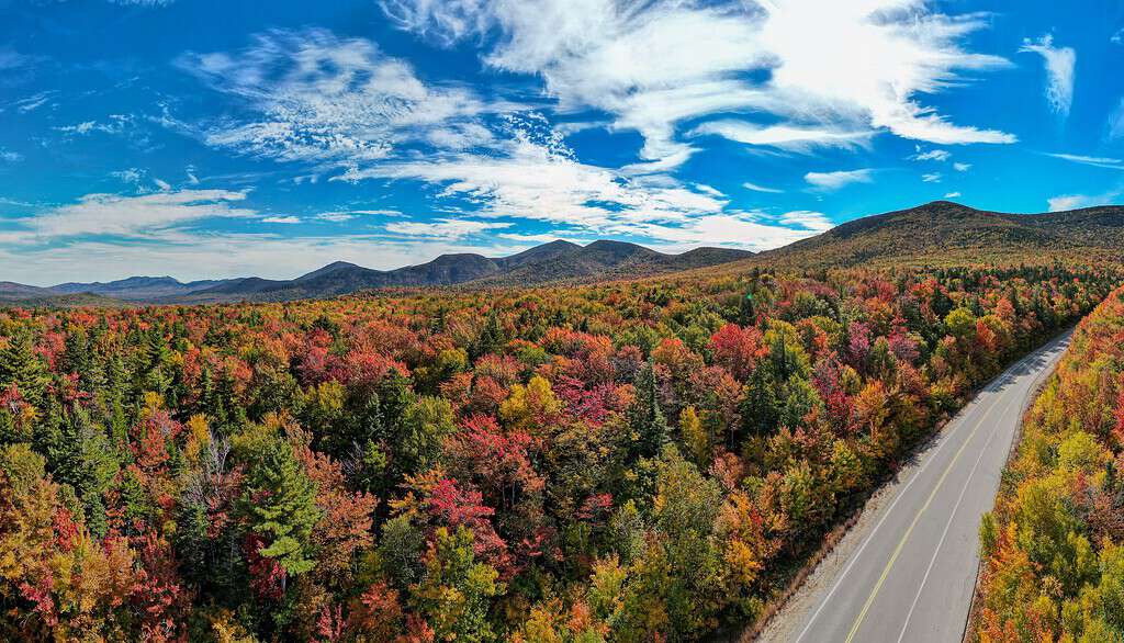 Colori autunnali del New Hampshire sulla Kancamagus Highway