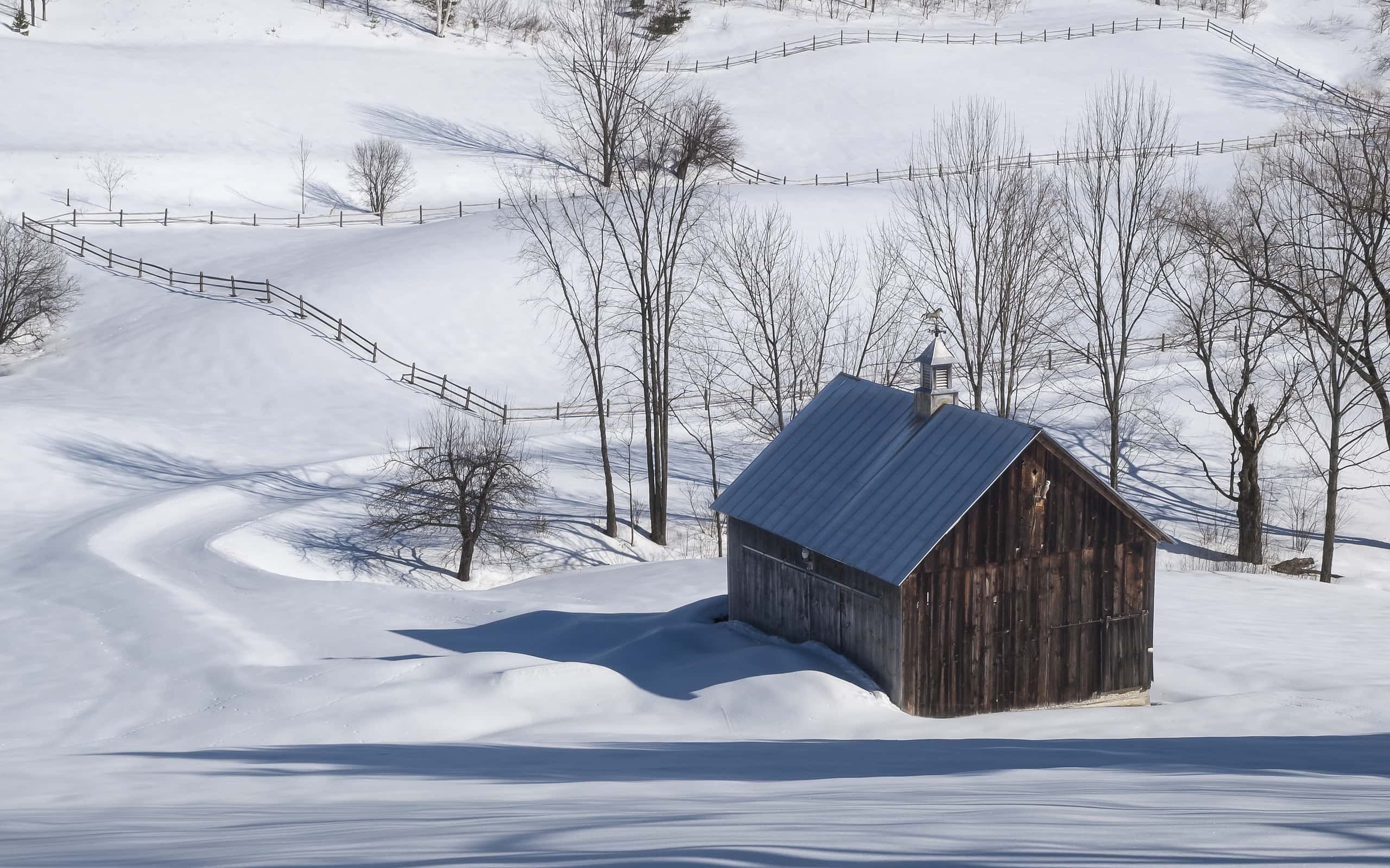 Vecchio fienile del Vermont in inverno