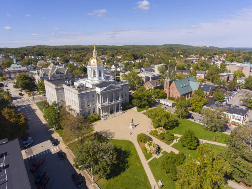 Vista aerea della New Hampshire State House, Concord, New Hampshire NH, Stati Uniti.  La New Hampshire State House è la più antica casa statale della nazione, costruita nel 1816-1819.