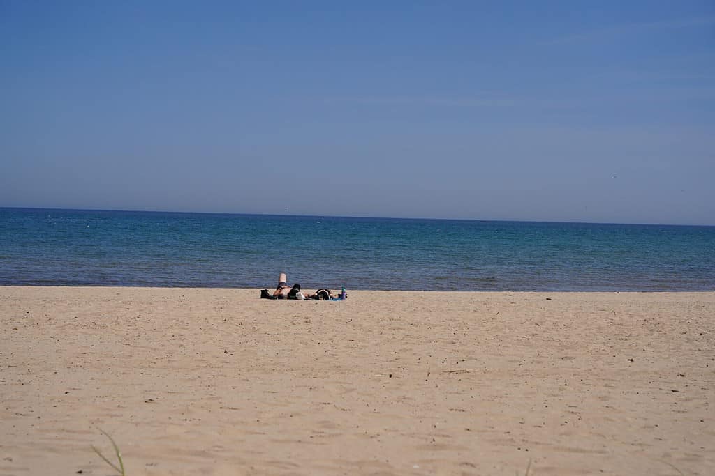 Litorale della spiaggia al lago Michigan a Sheboygan, Wisconsin