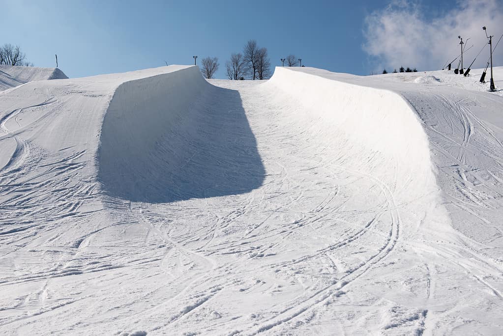 Halfpipe per snowboard Halfpipe per sci