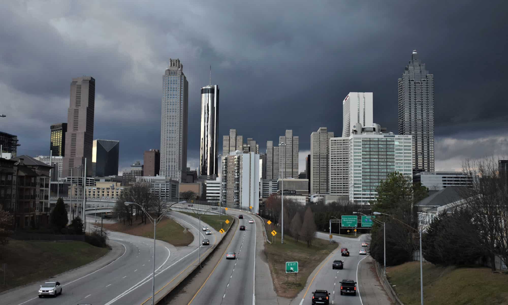 Foto d'archivio delle nuvole scure del centro di Atlanta